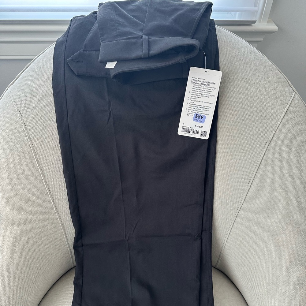 Lululemon High Rise Trouser
Size 6